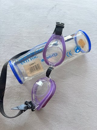 Gafas de natación moradas