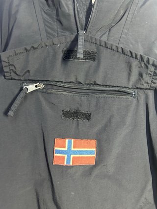 Chaqueta Napapijri Negra con Capucha