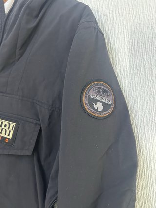 Chaqueta Napapijri Negra con Capucha