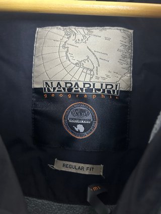 Chaqueta Napapijri Negra con Capucha