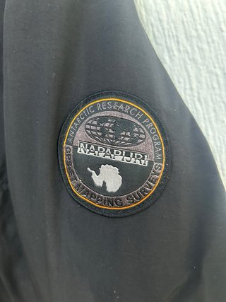 Chaqueta Napapijri Negra con Capucha