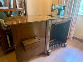 Máquina de coser SIGMA a pedal con mueble