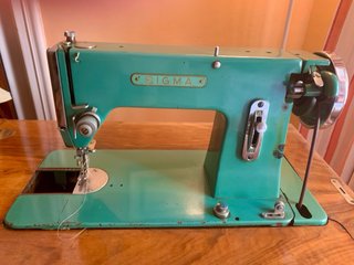 Máquina de coser SIGMA a pedal con mueble