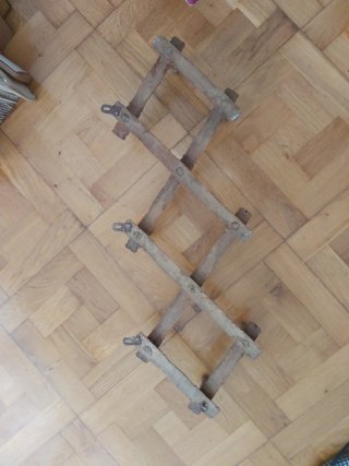 Perchero extensible de madera