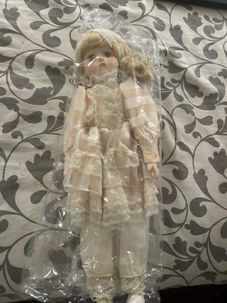 Bambola di porcellana vintage