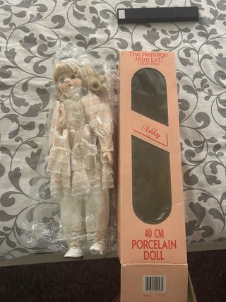 Bambola di porcellana vintage