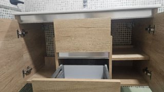 Mueble baño efecto madera con lavabo (+ armario).