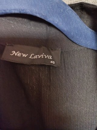 Vestido negro con cinturón y botones