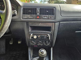 Volkswagen Golf 1.6 Conceptline 5p. 100 CV