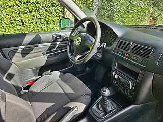 Volkswagen Golf 1.6 Conceptline 5p. 100 CV