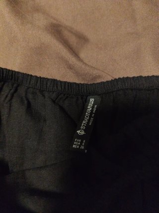 Blusa Stradivarius manga larga negra