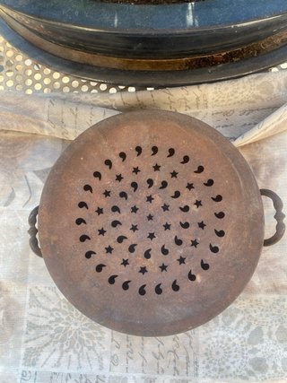 Antico scaldino da letto in ferro