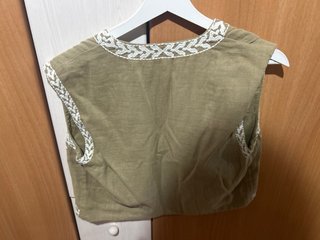Chaleco bordado Zara verde militar XS