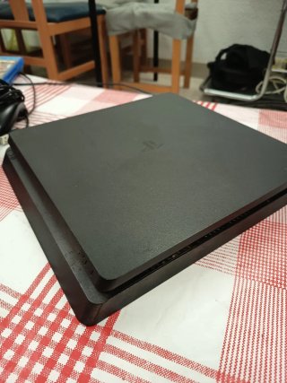PS4 500GB Negra + 2 MANDOS + 2 JUEGOS
