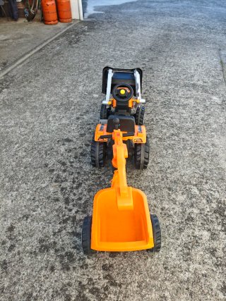 Tractor a pedales Smoby Builder Max con remolque