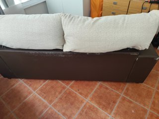 Sofá grande beige y marrón 210 cm – con desgaste