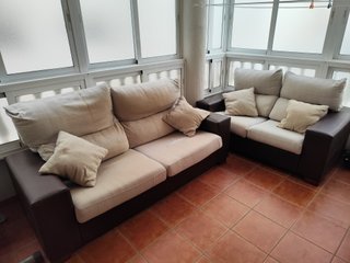 Sofá grande beige y marrón 210 cm – con desgaste