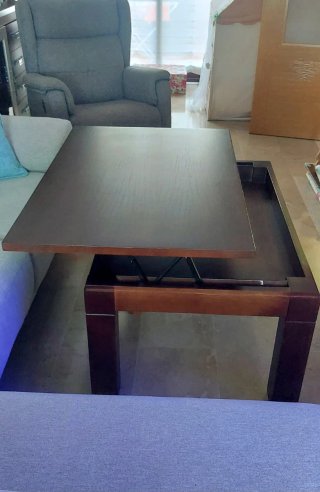 Mesa de salón elevable de madera