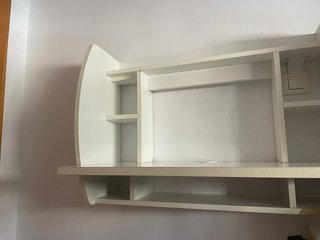 Escritorio de pared blanco