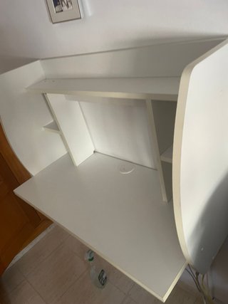 Escritorio de pared blanco
