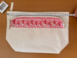 Neceser beige con adorno coral