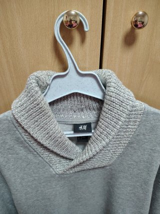 Sudadera polar H&M gris con cuello y puños punto