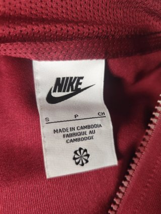 Conjunto deportivo Nike rojo