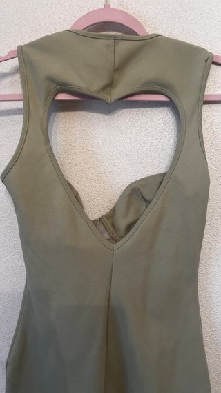 Vestido verde con escote