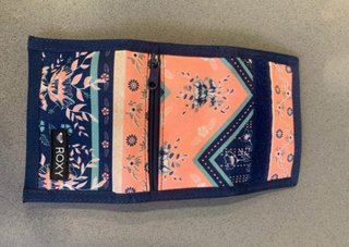 Cartera Roxy floral azul y rosa
