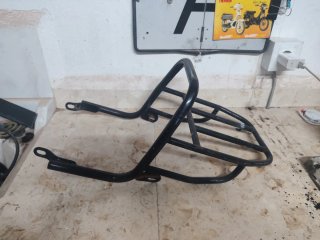 Cesta trasera Derbi Variant Negra