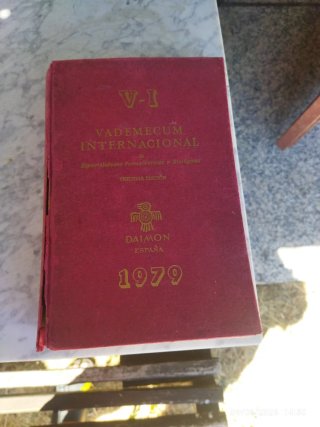 Libro de medicina VADEMECUM año 79