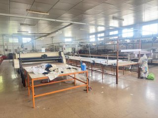 Máquina de bordar industrial