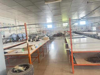 Máquina de bordar industrial