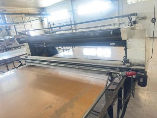 Máquina de bordar industrial