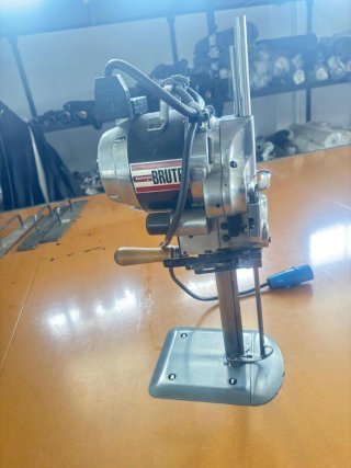Máquina de bordar industrial