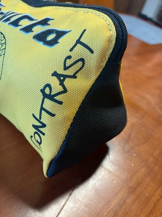 Astuccio Invicta giallo con logo