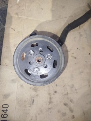 Bomba dirección con bote Audi A4 B7