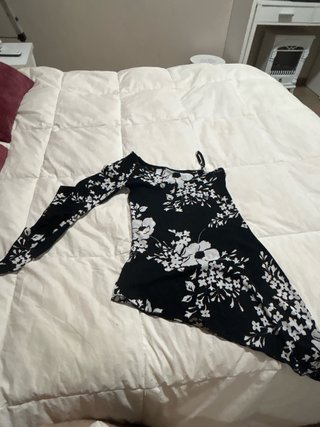 Top floral negro y blanco