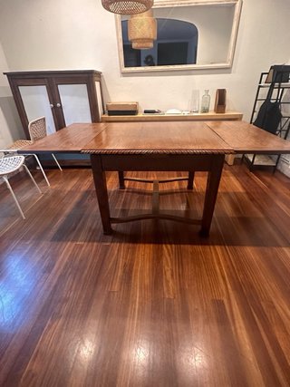 Mesa de comedor extensible de madera