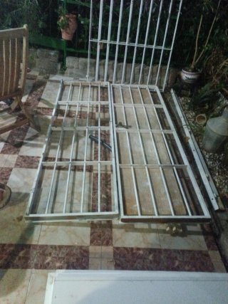 Puerta de hierro de dos hojas