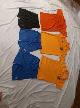 Ropa  AE Roses