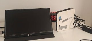 Mini PC MSI con Pantalla Portátil