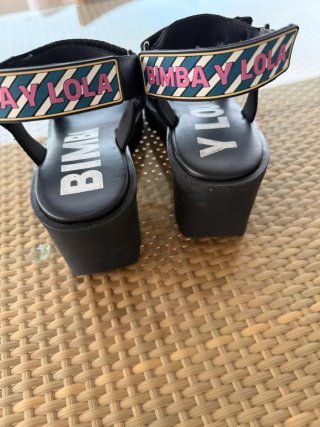 Sandalias BIMBA Y LOLA Negras con plataforma