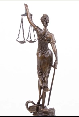 Figura de bronce - Dama de la justicia