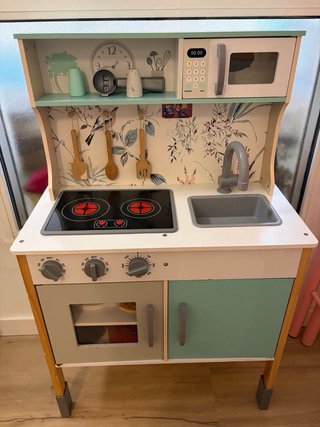 Cocinita de juguete de madera