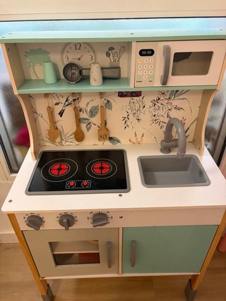 Cocinita de juguete de madera