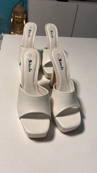 Sandalias de tacón blancas talla 42