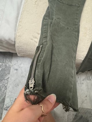 Pantalón cargo pitillo Zara caqui
