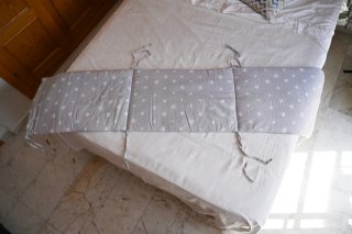 Protector cuna estrellas gris