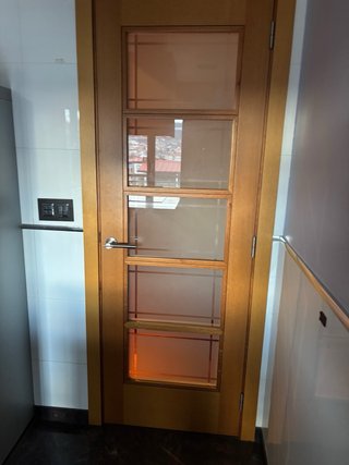 Puertas madera y cristal impecables